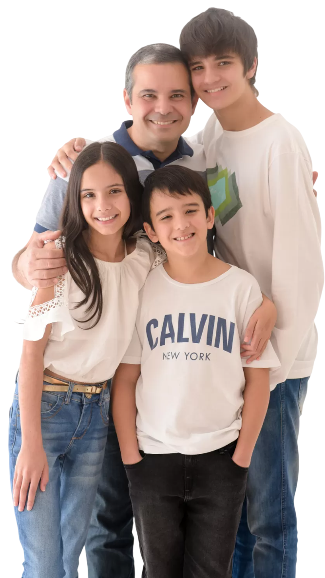 Victor-Caiaffa-com-Bernardo-Toledo-Caiaffa-Breno-Toledo-Caiaffa-e-Laura-Toledo-Caiaffa1-Photoroom